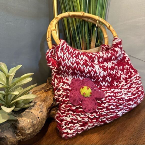Vintage hand crocheted knit purse/handbag w/round bamboo handles - Picture 4 of 14